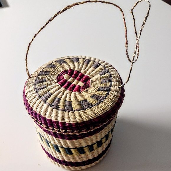 Woven Striped Straw/Rattan Basket/Barrel Tote with Lid, Woven String Strap ~ 6" - Picture 3 of 12